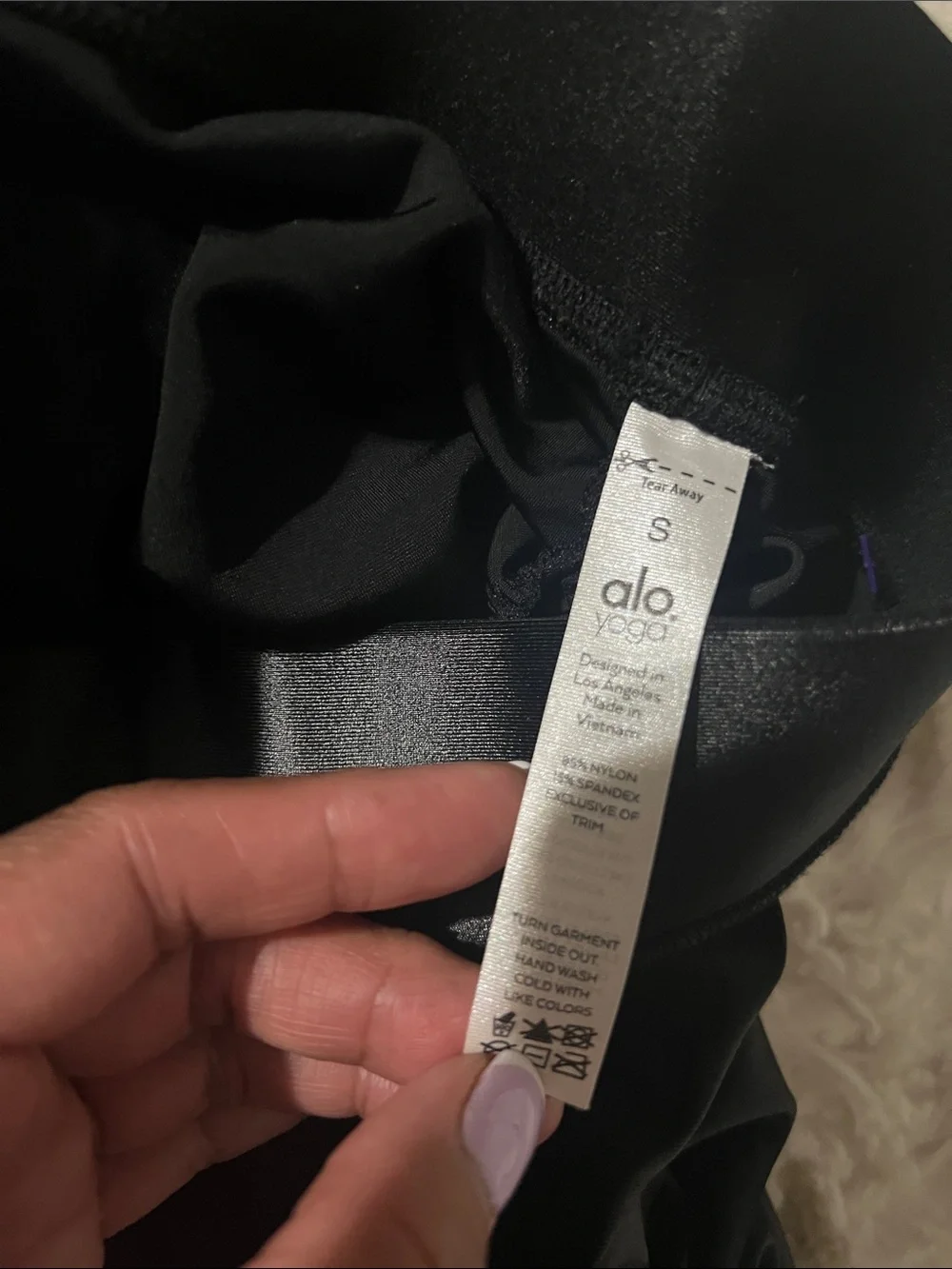 ALO Yoga sleek black